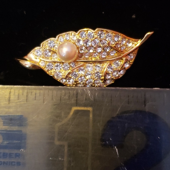Vintage Nolan Miller Gold Leaf Brooch with Pearl - Picture 2 of 4